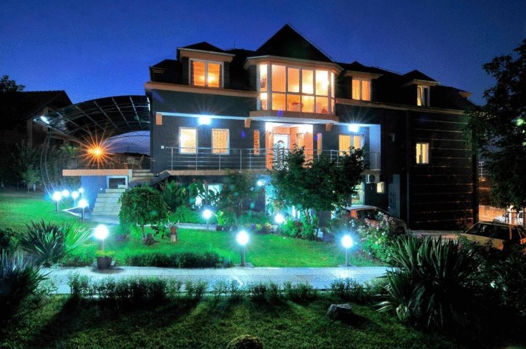 Garni Hotel Lama Κραγκούγιεβατς Εξωτερικό φωτογραφία