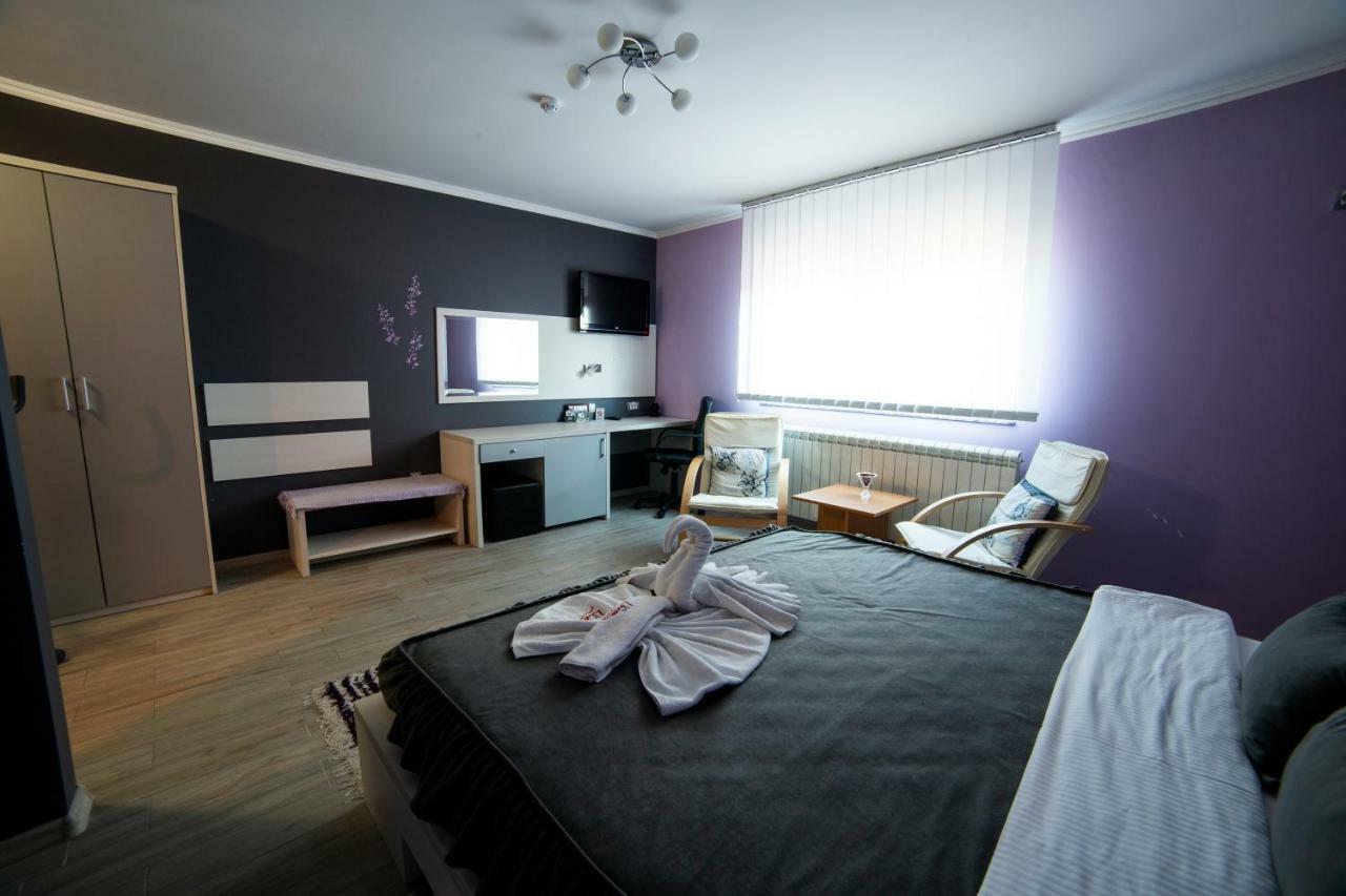 Garni Hotel Lama Κραγκούγιεβατς Εξωτερικό φωτογραφία