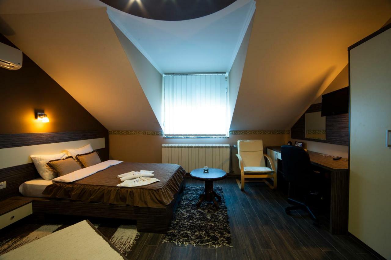 Garni Hotel Lama Κραγκούγιεβατς Εξωτερικό φωτογραφία