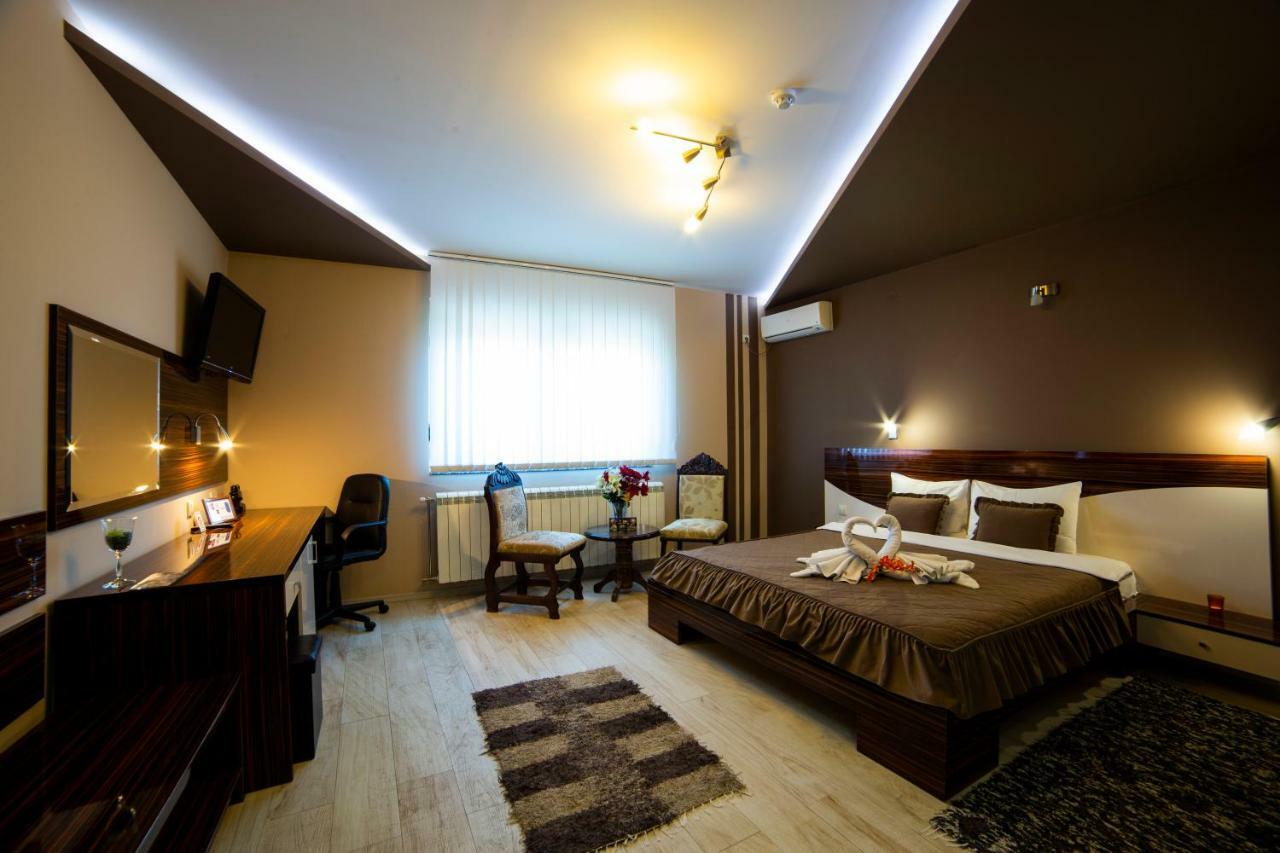 Garni Hotel Lama Κραγκούγιεβατς Εξωτερικό φωτογραφία