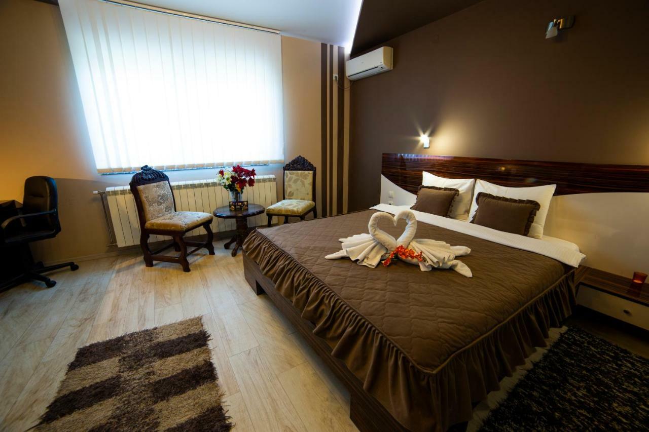 Garni Hotel Lama Κραγκούγιεβατς Εξωτερικό φωτογραφία