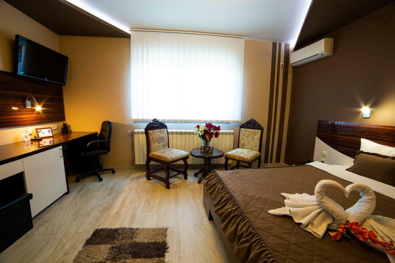 Garni Hotel Lama Κραγκούγιεβατς Εξωτερικό φωτογραφία